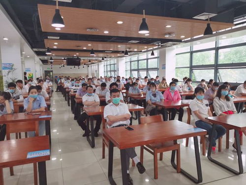 中心組織員工開(kāi)展食品安全知識(shí)培訓(xùn)